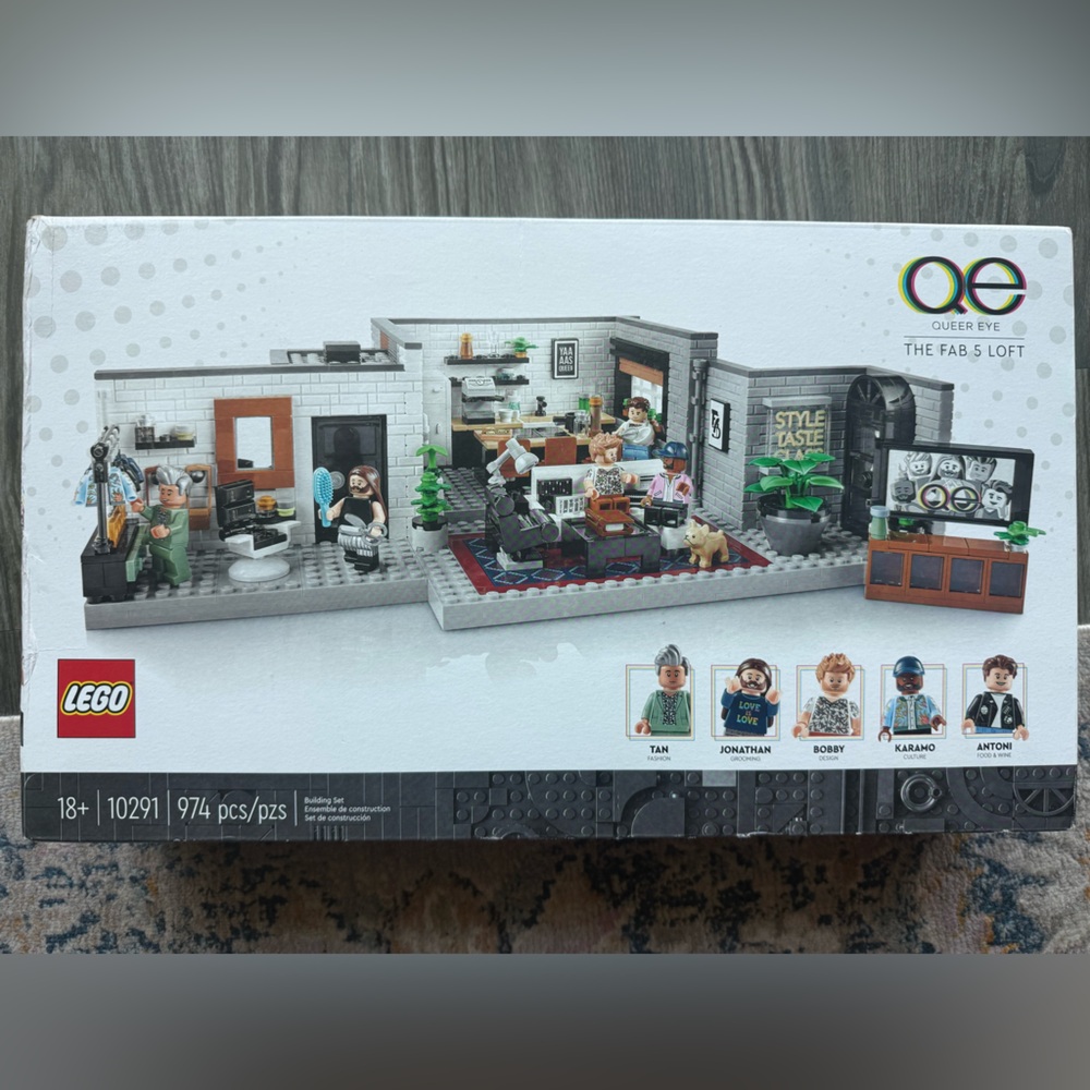 Lego Queer Eye Fab 5 Loft Set - Multicolor